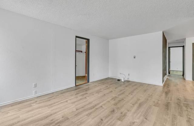 Spacious Tacoma Home with Huge Fenced Backyard & Covered Patio Gallery 4