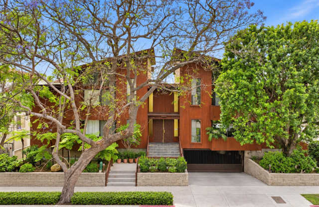 BRIGHT & AIRY, 2BR2.5BA TOWNHOUSE W/ DUAL PRIMARY SUITES, FENCED PATIO & 2-CAR GATED PARKING IN WELL-KEPT GATED BUILDING! Gallery 3
