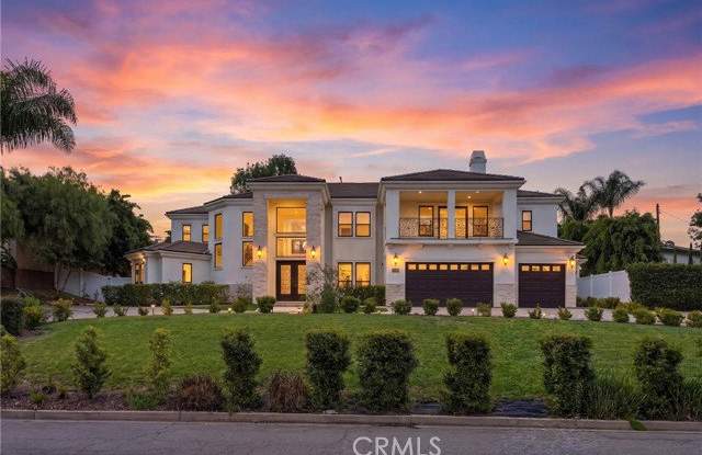 3101 Terraza Place Gallery 1
