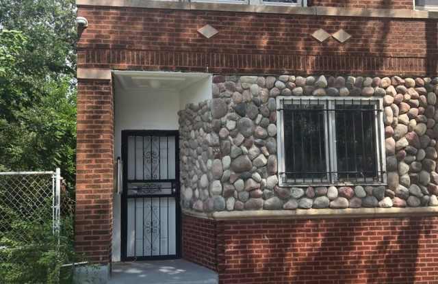 Updated 2-Bedroom First-Floor Apartment Gallery 1