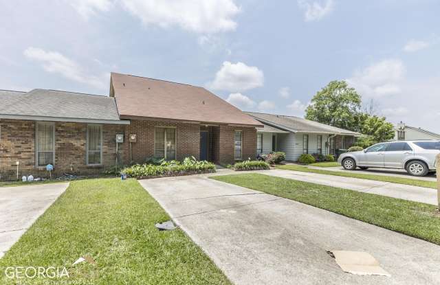 247 Leisure Lake Drive - 247 Leisure Lake Drive, Warner Robins, GA 31088