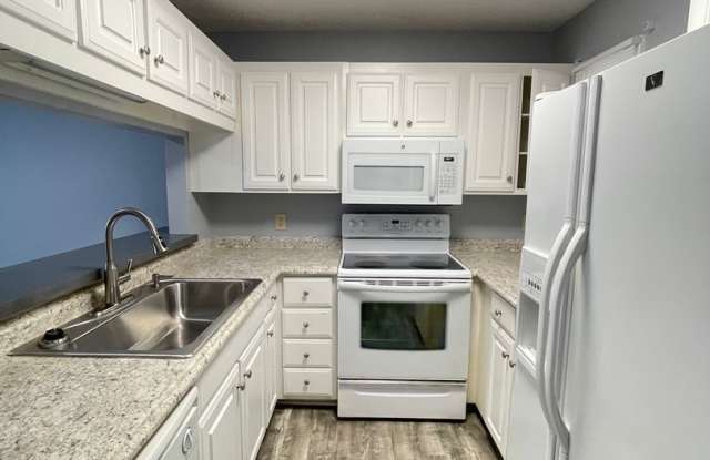Updated, spacious 4br 2ba condo within walking distance to campus, parking included! Gallery 4