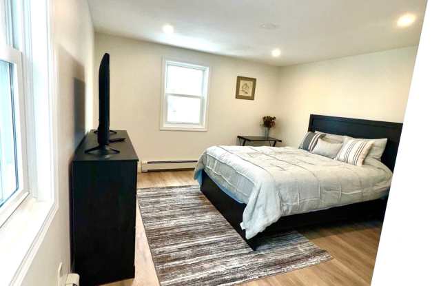 784 Dix Street - 784 Dix Street, Manchester, NH 03103