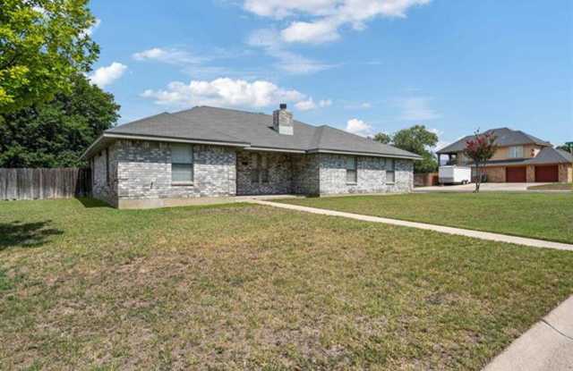 Beautifully Refreshed 3-Bedroom Home with In-Ground Liner Pool Gallery 3