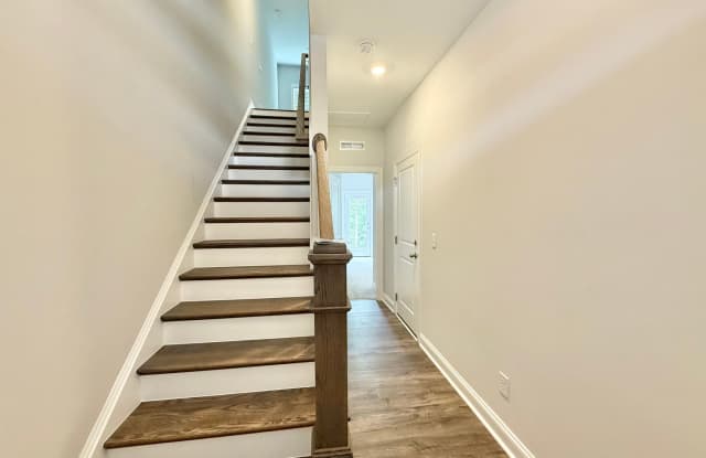 Stunning Newly Built 3BD, 3.5BA Fuquay Varina Townhome Near Shopping and Dining Gallery 4