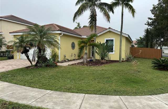 3060 SE 4th Ct Gallery 1