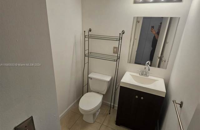 19380 Collins Ave Gallery 3