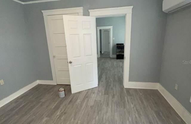 706 HARVEY Gallery 3