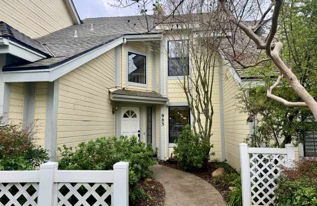 983 East Foxhill Drive photos photos