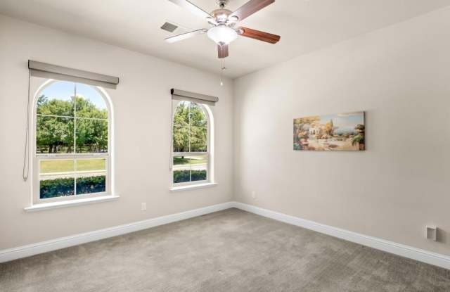 1229 E Via Roma Drive Gallery 4