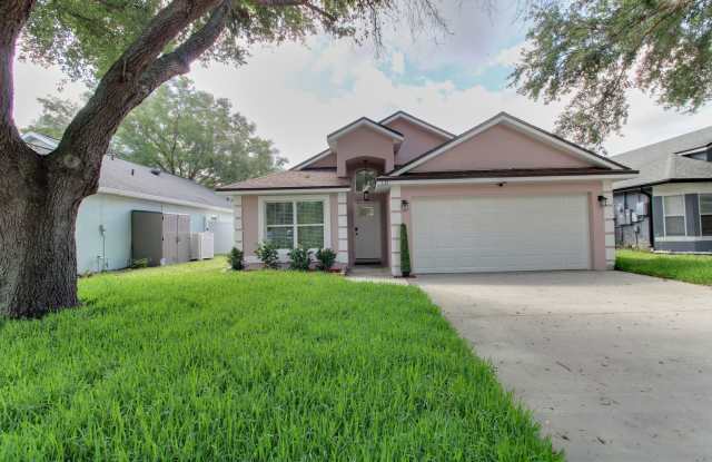 131 Andrews Road - *Lake Front Pool Home - Available Now!* photos photos