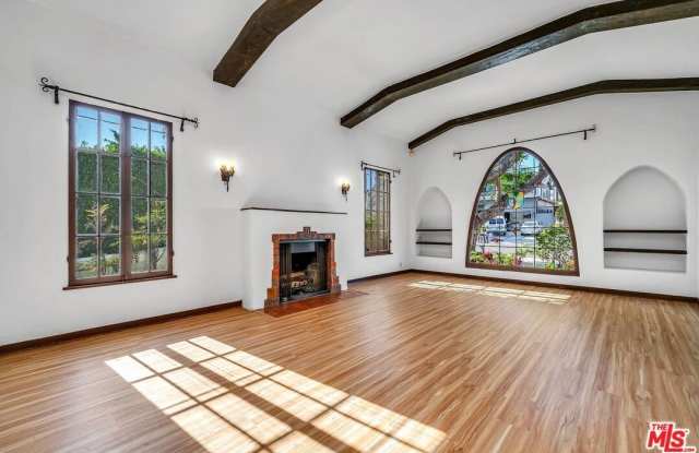 10630 Wellworth Ave photos photos