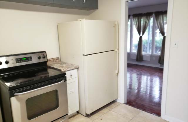 Cute 3 bedroom duplex FOR RENT on Uintah St. Gallery 3