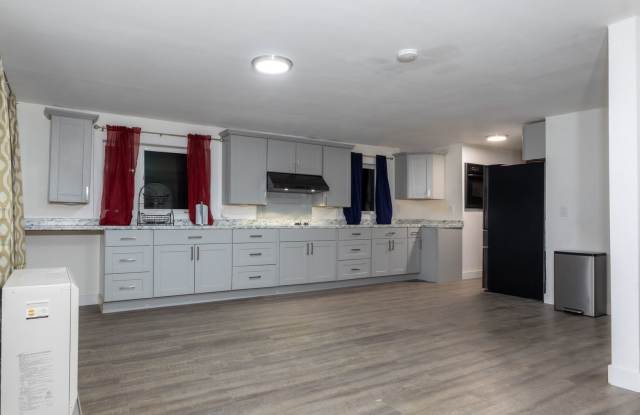 Beautiful 2 Bedroom, 1 Bath, 3 Car Garage Home with 5 Acres off CHSPR Gallery 3