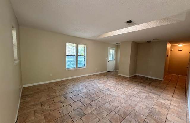This 3-bedroom, 2-bathroom home in Russellville, AR Gallery 3
