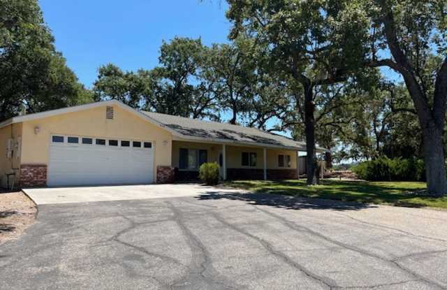 Home on Acreage - 3 Bedrooms, 2 baths, 2 car garage photos photos