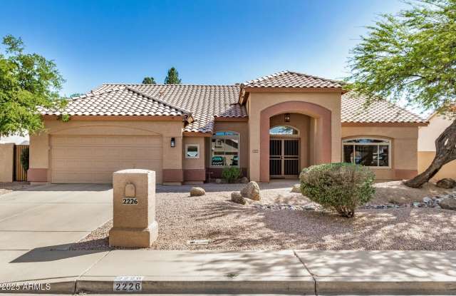 2226 N GENTRY -- photos photos