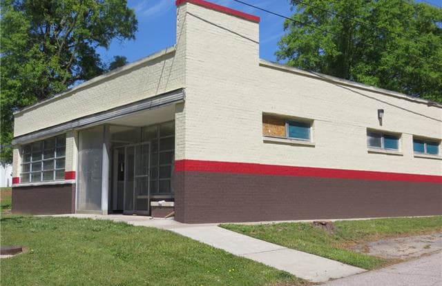 400 N Cannon Boulevard - 400 North Cannon Boulevard, Kannapolis, NC 28083