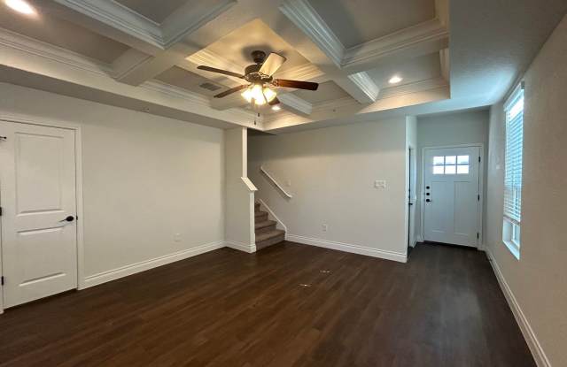 1 Month Free Rent  / 3/2.5/1.5 /Includes Fridge, Washer & Dryer / Oversized 1 Car Garage / Fenced in Yard /  NBISD Gallery 4
