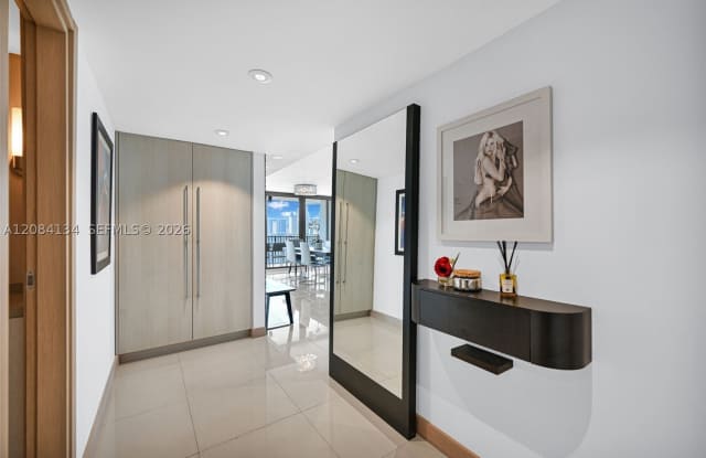801 N Venetian Dr Gallery 2