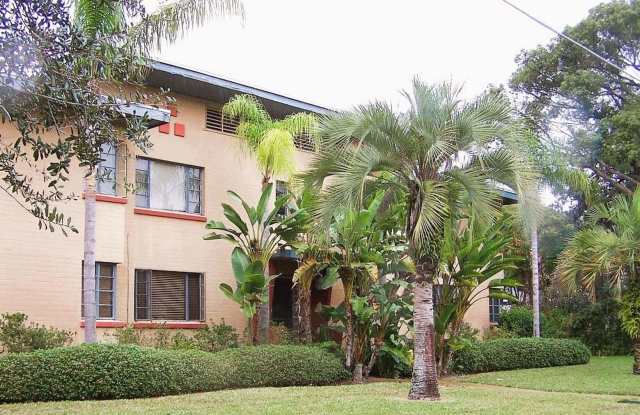 Spacious 2 bed 1 bath in Beautiful Park Lake /Higland neighborhood photos photos