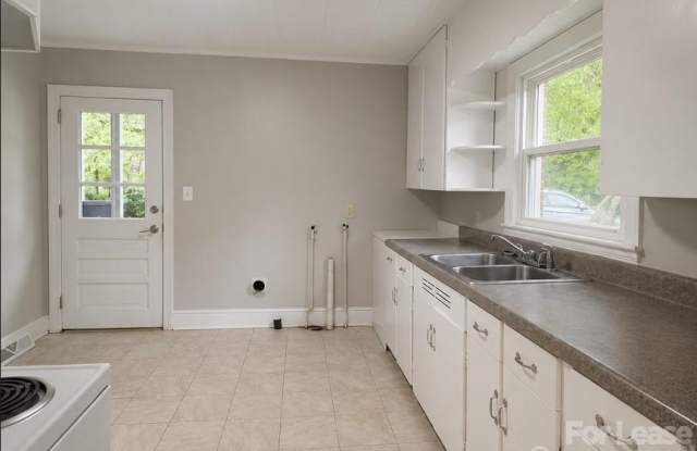 800 Mt Holly Huntersville Road Gallery 3