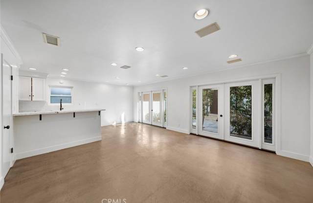 435 Dahlia Avenue .5 photos photos