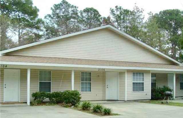 2 bedroom 1 bath apartment. Living has vaulted ceiling and open to the kitchen. split bedroom floor plan. All tile flooring throughout living area. Close to beaches, navel base, restaurants and shopping! - 2106 Anne Avenue, Upper Grand Lagoon, FL 32408