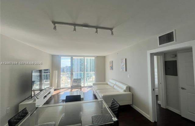 1155 Brickell Bay Dr cu-1607, Miami, FL 33131 Gallery 3