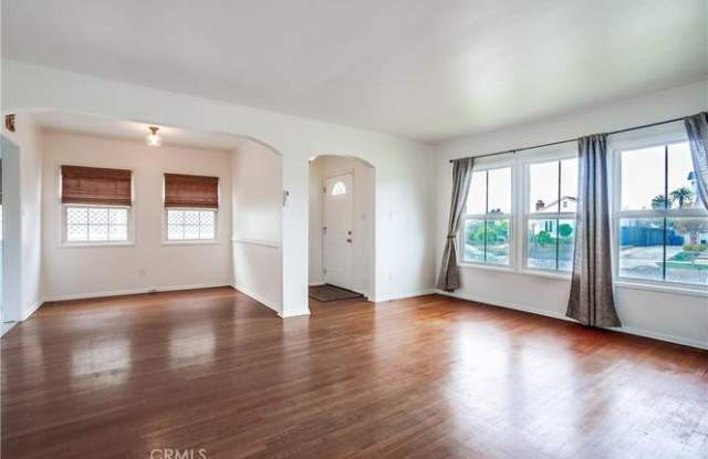 8428 Holy Cross Pl Gallery 3