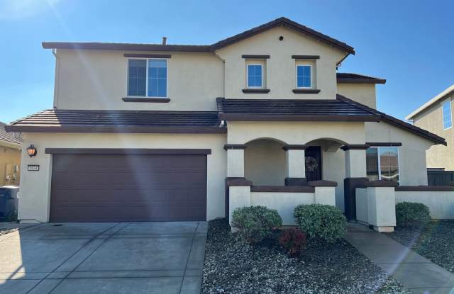 Beautiful 4 Bedroom Solar Home With Low Maintenance Landscaping And Updated Interior photos photos