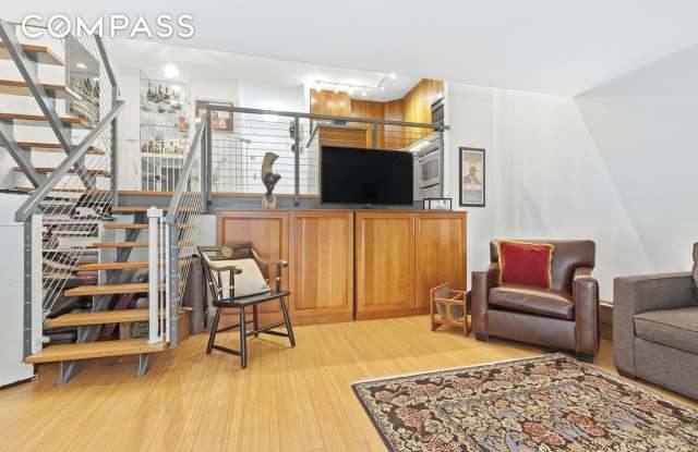 7 East 35th Street Gallery 2