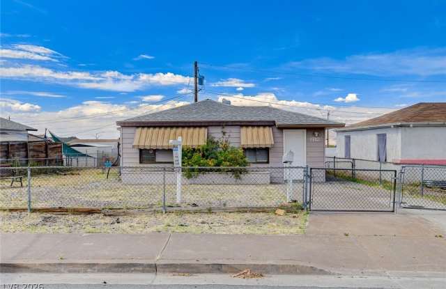 214 W Victory Road photos photos