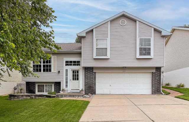 Well-Designed 3-Bedroom in Prime West Omaha Location!! photos photos