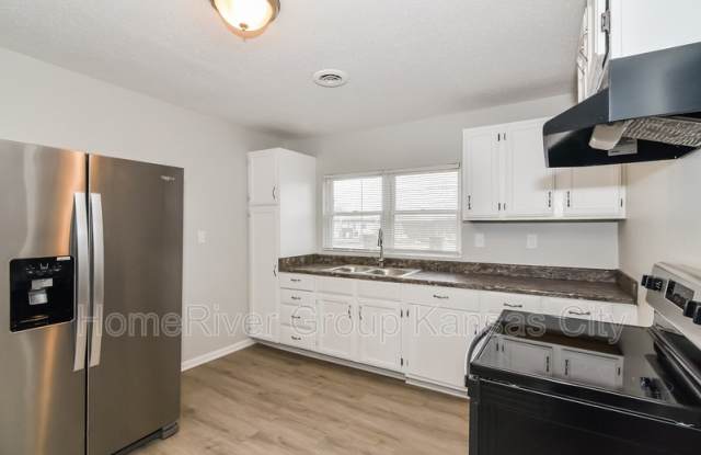 3800 E 93rd St - 3800 East 93rd Street, Kansas City, MO 64132