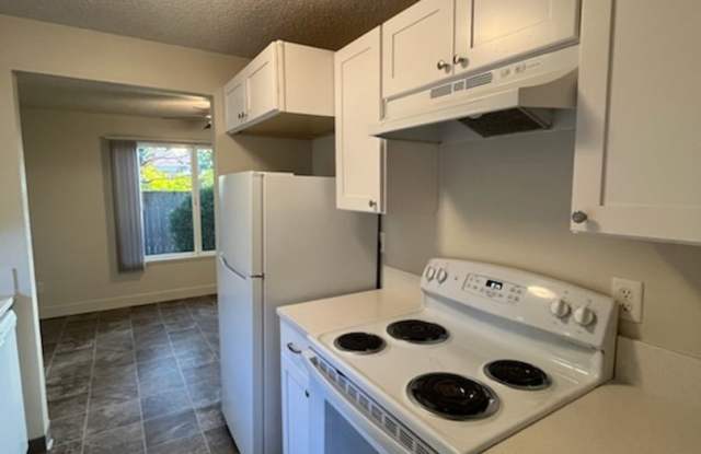 Upcoming 2nd-Story 2-Bedroom - Coming Available 10/16/26! *** 1st month free! *** Gallery 1