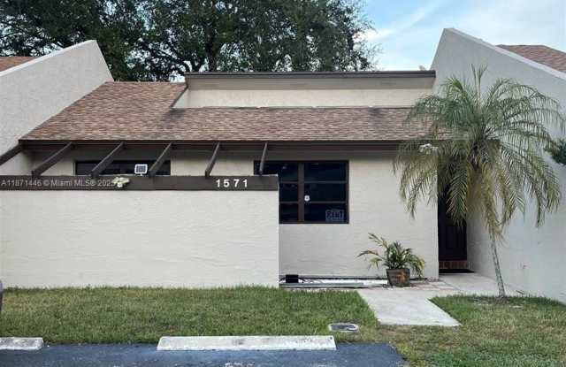 1571 NW 98th Way photos photos