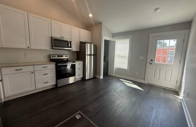 251 W 7th st photos photos