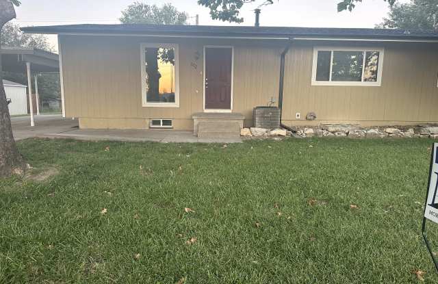 602 Sara Street - 1 - 602 Sara Street, Grandview Plaza, KS 66441