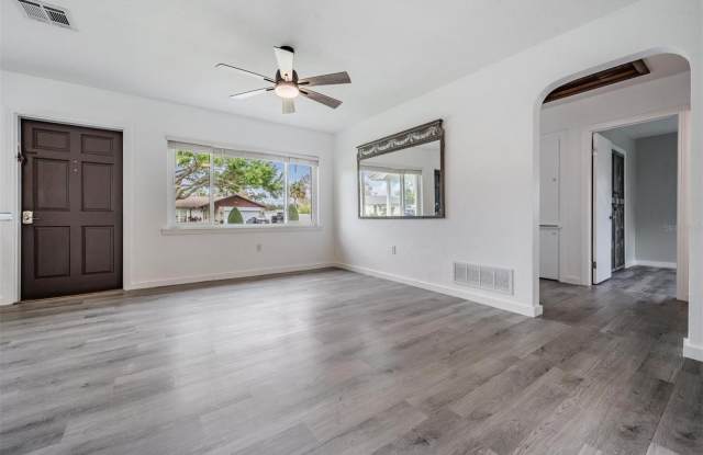 14704 SUNSET Drive Gallery 3