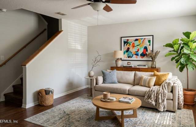 2525 HAYWOOD ESTATES Lane Gallery 4