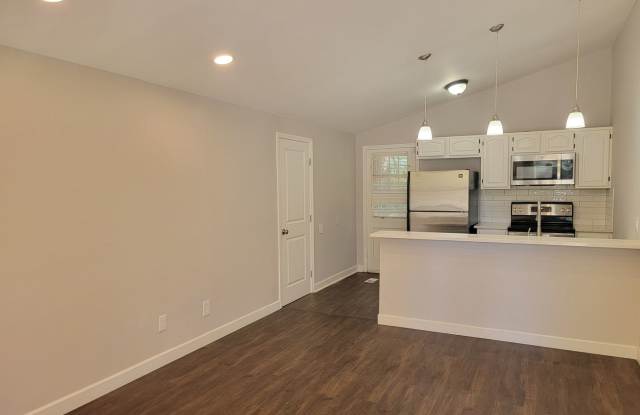 Rent 2 Get 2 Rooms for Free- This home is Priced as a 2bdrm in Intown Atlanta photos photos