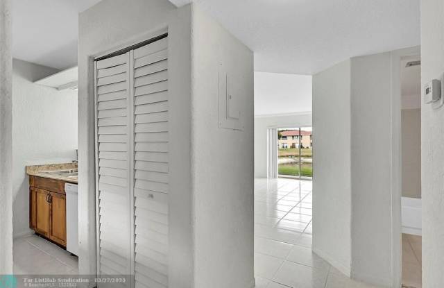 10149 Twin Lakes Dr Gallery 4