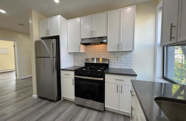 261 Manhattan Avenue photos photos