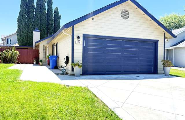 Charming Single Story with Pool Access photos photos Charming Single Story with Pool Access photos photos