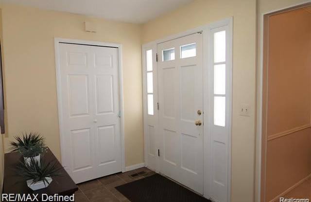 2465 WALTHAM Drive Gallery 4