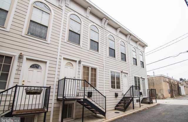 119 N DUNCAN Street Gallery 2