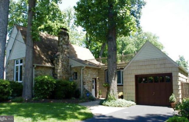 2835 WOODLAWN AVE - 2835 Woodlawn Avenue, West Falls Church, VA 22042