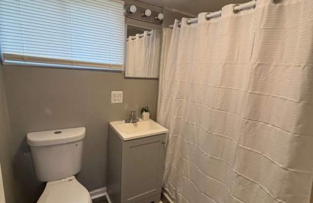 COMING SOON! 2 Bed / 1 Bath Gallery 4
