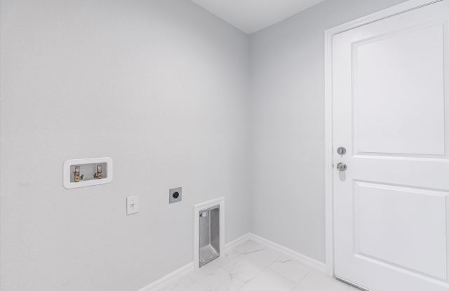 2006 Rosa Court Gallery 4